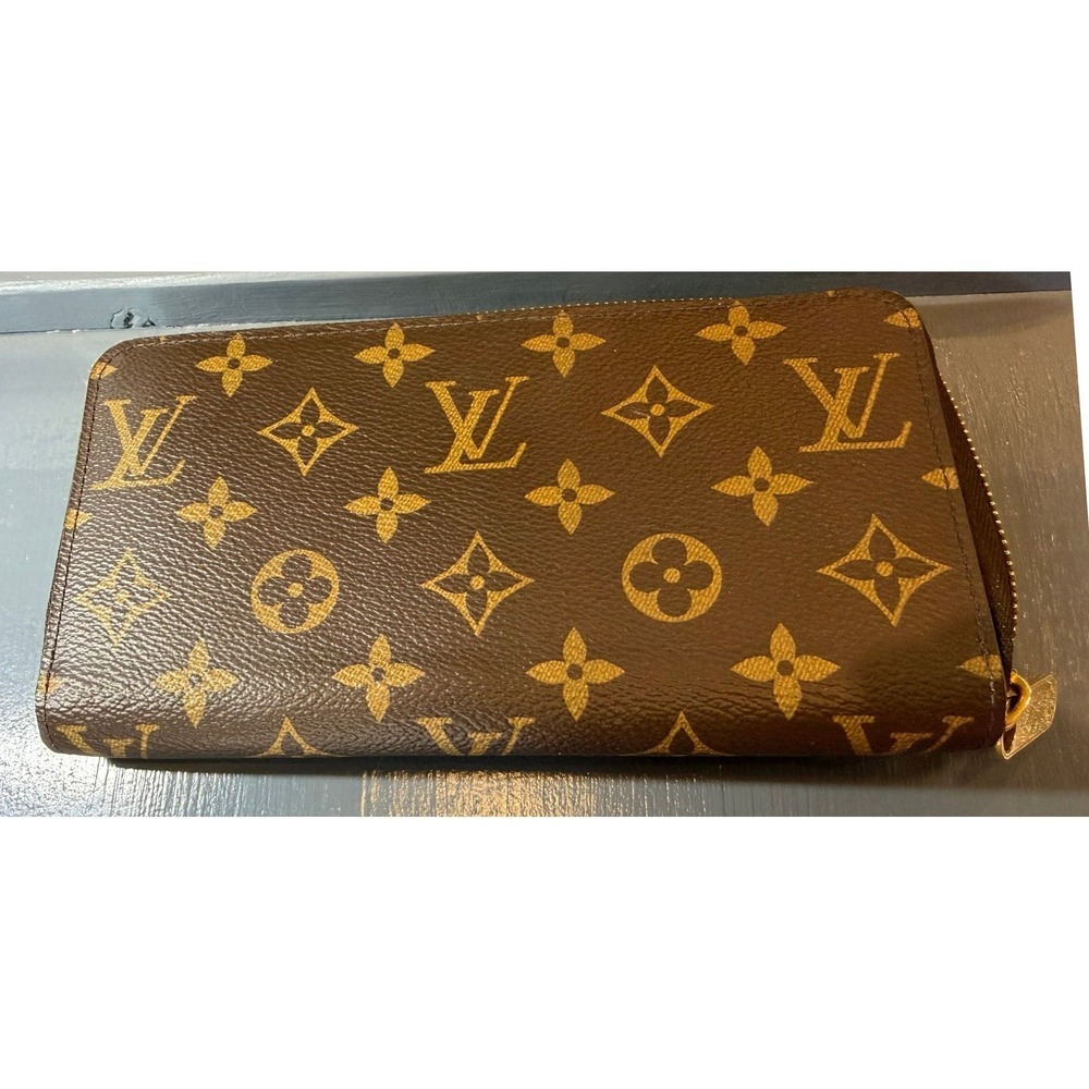 Louis Vuitton Monogram Canvas Zip Around Wallet Made in Italy N23158
